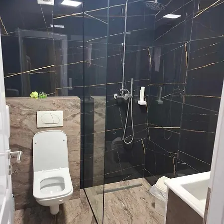 I Restoran Krajina מוטל צאזין